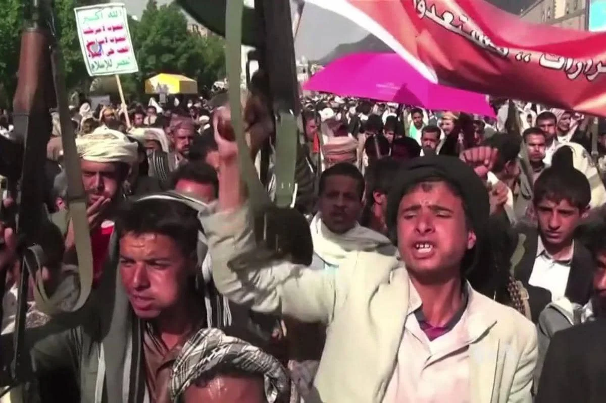 unjuk rasa pendukung Houthi di Yaman pada 2015