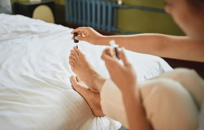 ilustrasi pedicure (pexels.com/marcusaurelius)