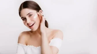 5 Sunscreen Merek Lokal untuk Kulit Sensitif, Cegah Iritasi dan Kulit Kemerahan