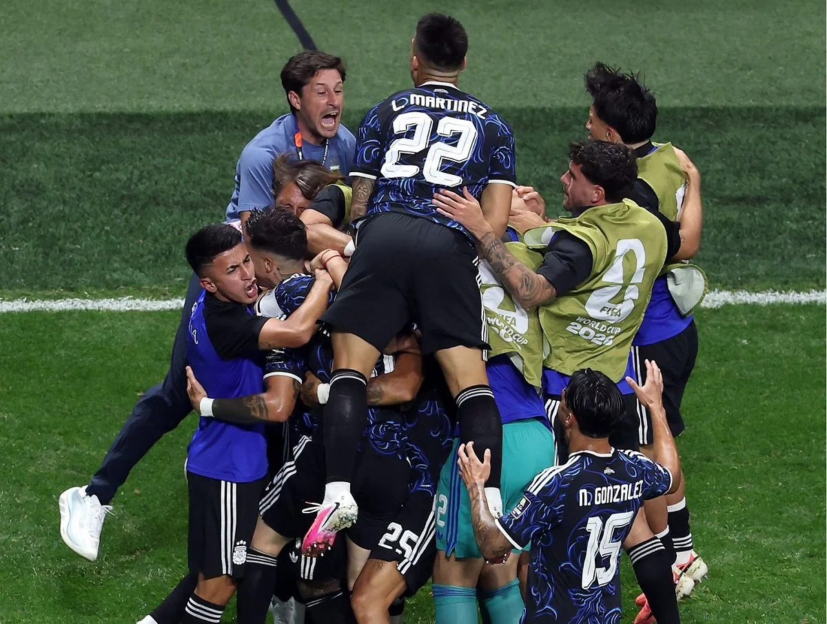 Pemain Timnas Argentina Bentangkan Spanduk Kepulauan Falkland Usai Kalahkan Inggris di Semifinal Piala Dunia 2026