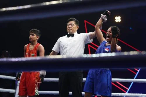Anggi Intania Chalik (kanan) meraih medali emas Asian Boxing Championship 2026. (Foto: NOC Indonesia)
