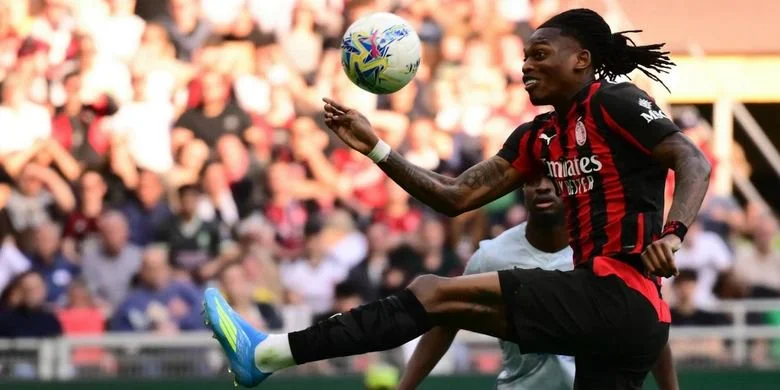 Aksi Rafael Leao dalam laga pekan ke-32 Liga Italia 2025-2026 AC Milan vs Udinese di Stadion San Siro, 11 April 2026.