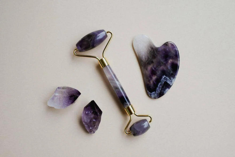 ilustrasi Amethyst Gua Sha (unsplash.com/Content Pixie)