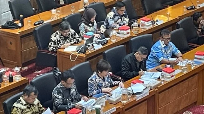 Pelaksana Harian (Plh) Kepala Badan Gizi Nasional (BGN), Agustina Arumsari, menyampaikan laporan pertanggungjawaban keuangan BGN Tahun Anggaran 2025 dalam Rapat Dengar Pendapat (RDP) bersama Komisi IX DPR RI. [Suara.com/Bagaskara]
