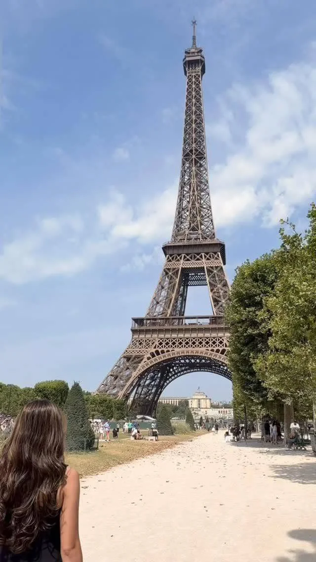 Yunita Siregar jalan-jalan di Kota Paris