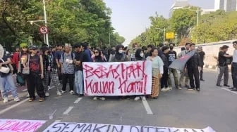 Gagal Tembus Barikade Polisi, Massa Pendemo Berikan 3 Tuntutan Ini