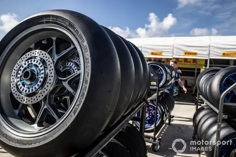 Pirelli menjadi pemasok ban tunggal di MotoGP mulai 2027