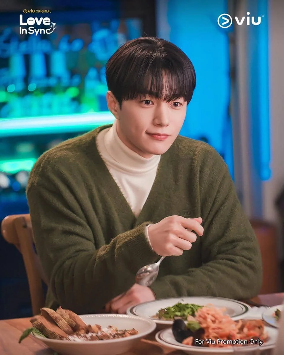 Still cut drama Love In Sync