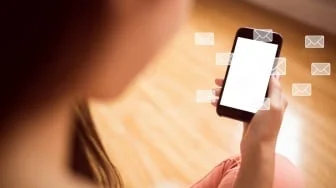 Membaca, Menunda, Lupa: Ketika Balasan Chat Hanya Berakhir di Kepala