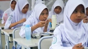 Program Makan Bergizi Gratis Belum Capai Target, Realisasinya Baru 59 Persen