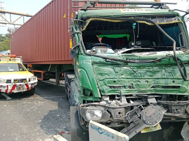 6 Kendaraan Tabrakan Beruntun di Tol Bintara Arah Cakung, 1 Orang Tewas