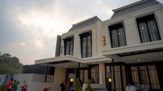 Cluster Beverly Hills Resmi Show Unit, Tawarkan Hunian American Classic di Semarang