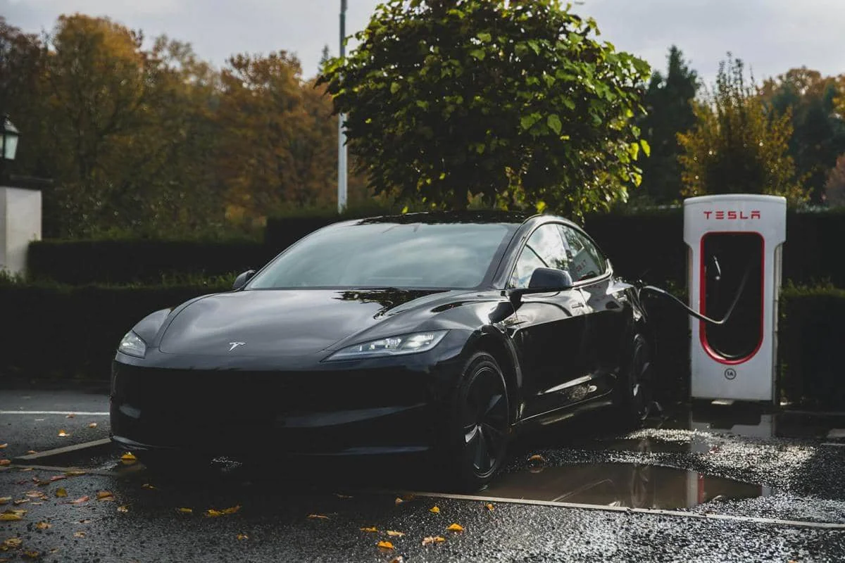 ilustrasi mobil Tesla