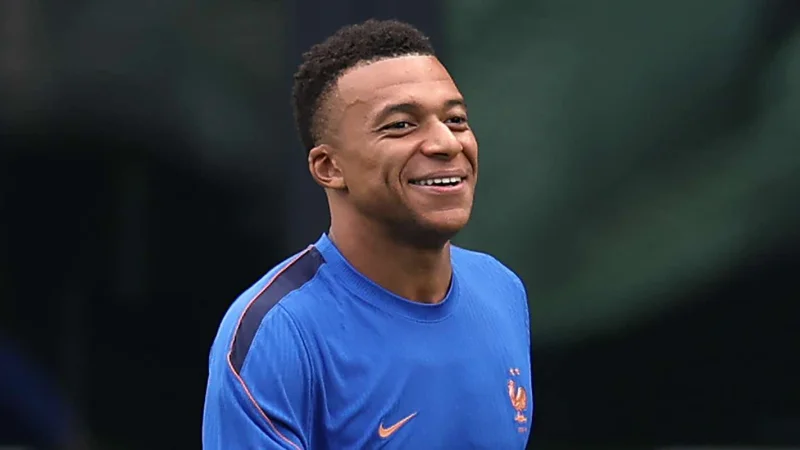 Sebuah pencapaian bersejarah yang belum pernah terjadi sebelumnya menanti Mbappé
