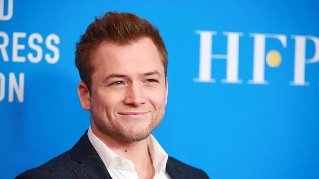 Jomlo Lagi, Taron Egerton Balik Main Dating App