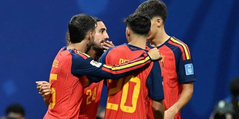Marc Cucurella (kedua dari kiri) merayakan gol dengan rekan satu timnya dalam pertandingan sepak bola Grup H Piala Dunia 2026 Spanyol vs Arab Saudi di Stadion Atlanta di Atlanta pada 21 Juni 2026. (Foto oleh ROBERTO SCHMIDT / AFP)