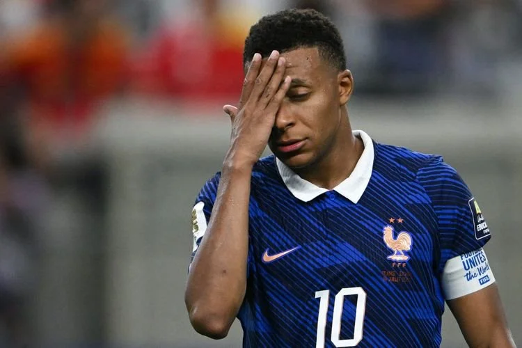 Penyerang timnas Perancis, Kylian Mbappe, bereaksi pada laga semifinal Piala Dunia 2026 antara Prancis dan Spanyol di Stadion Dallas di Arlington pada 14 Juli 2026.