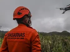 Tim SAR Evakuasi Pendaki Gunung Kayu Satu Ambon Alami Hipotermia