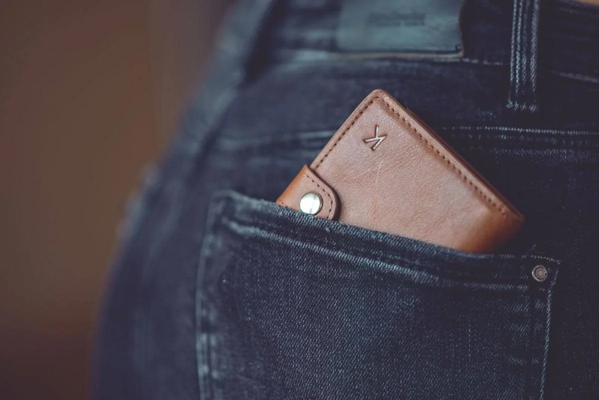 ilustrasi dompet kulit