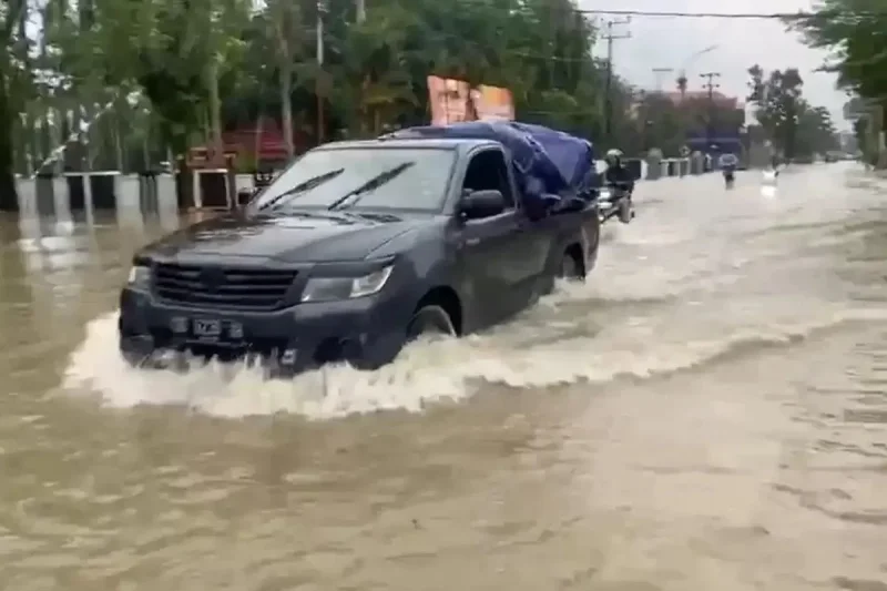 Banjir 1 Meter Rendam Kota Sinjai, Rumah Jabatan Bupati dan Jalan Utama Tergenang