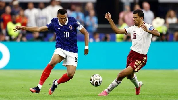 Soccer Football - FIFA World Cup 2026 - Semi Final - France v Spain - Dallas Stadium, Arlington, Texas, U.S. - July 14, 2026 France's Kylian Mbappe in action with Spain's Rodri REUTERS/Lee Smith