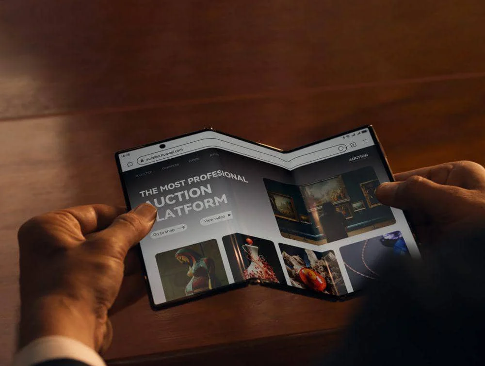 Huawei Mate XT Ultimate menampilkan mode layar 7,9 inci yang ideal untuk membaca buku digital (consumer.huawei.com)