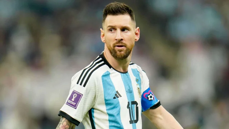 Apakah Lionel Messi ‘terkena kutukan’ akibat taruhan senilai $1,5 juta? Drake mengungkap taruhan final Piala Dunia menjelang laga Argentina vs Spanyol - meski dukungan dari superstar rap tersebut…