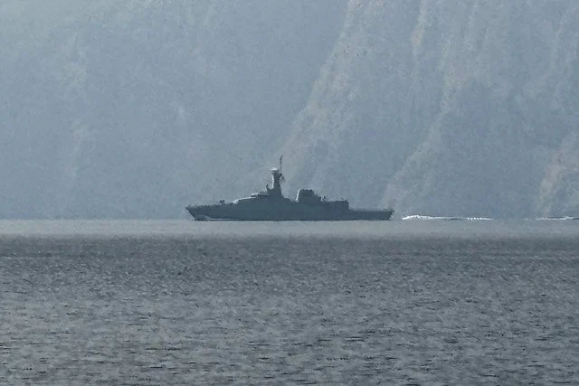 Iran Hentikan Dua Kapal Tanpa Izin di Selat Hormuz