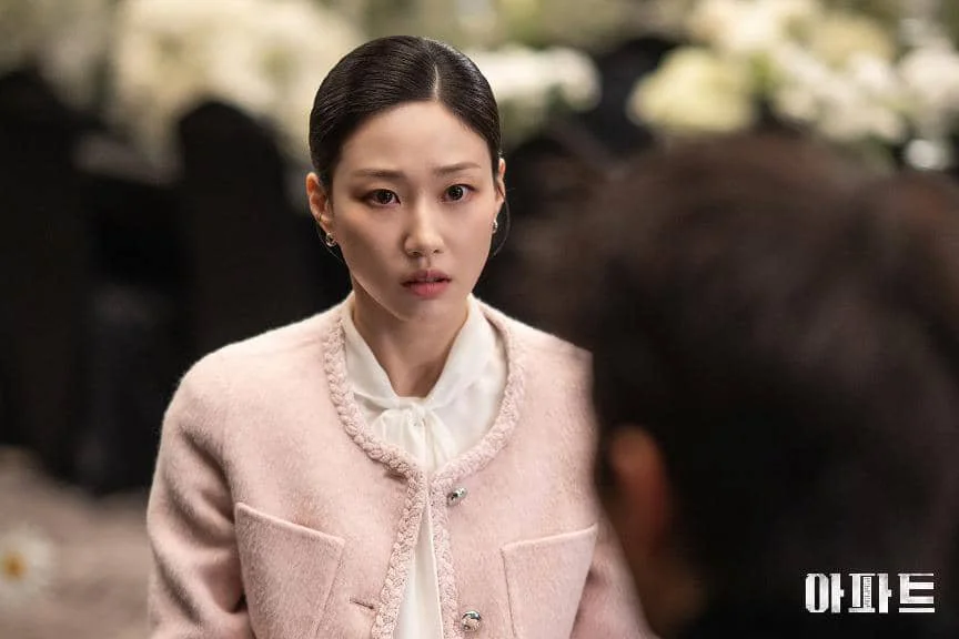 Ha Yoon Kyung di The Apartment Job