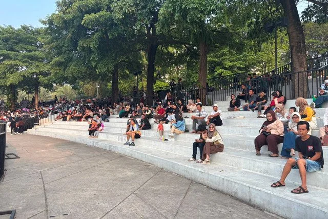 Cerita Warga Rela Nobar Final Pildun di Lapangan Banteng: Besok Mungkin Ngantuk