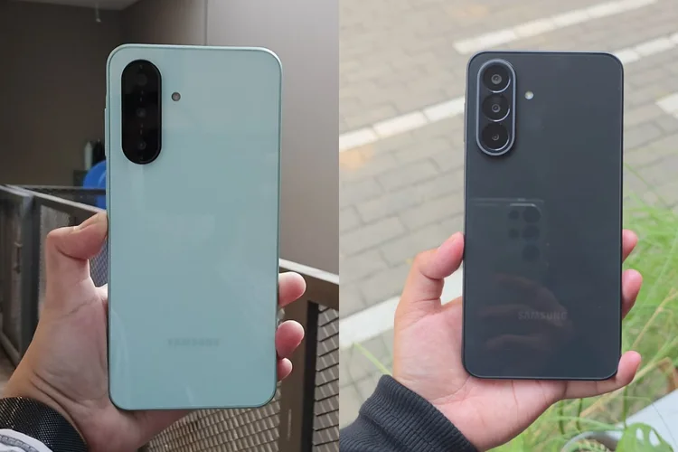Perbedaan modul kamera Samsung Galaxy A26 5G (kiri) dengan Samsung Galaxy A27 5G (kanan).