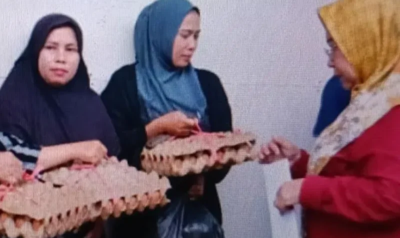 TP-PKK Agam Salurkan 51 Paket Sembako untuk Warga Hunian Sementara Pascabanjir Bandang