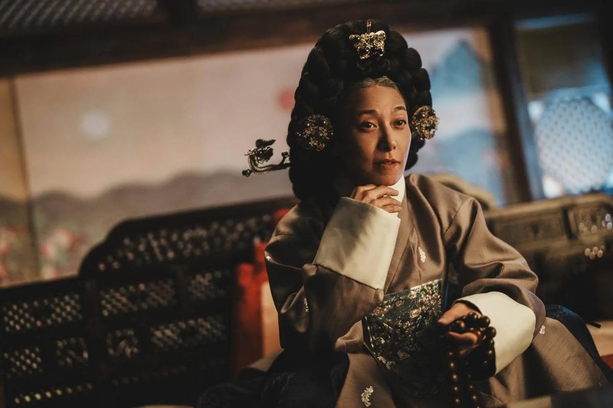 Jang Young Nam di drama The East Palace