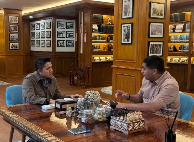 Seskab Teddy Bertemu Menteri Perumahan dan Wamenhaj di Hari Minggu, Ada Apa?