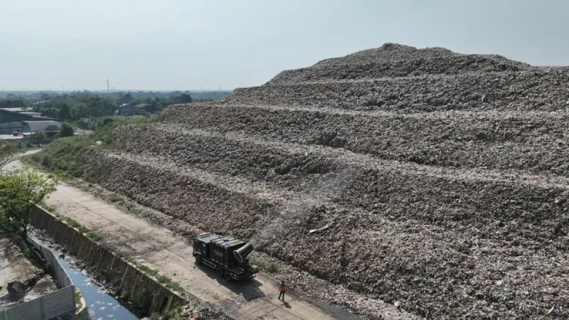 Mulai 1 Agustus, DLH DKI Terapkan Controlled Landfill di TPST Bantargebang