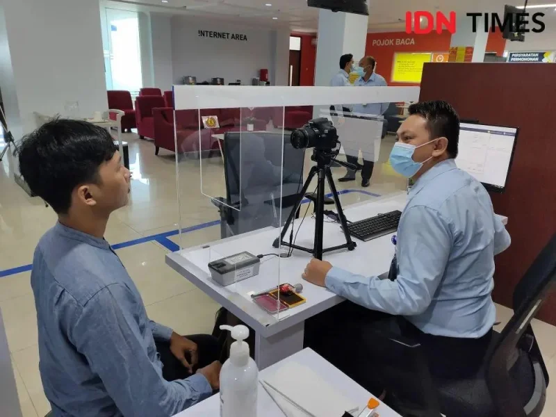 Kenapa Foto Paspor Tidak Boleh Tersenyum?