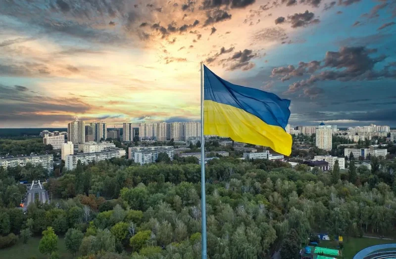Ribuan Warga Ukraina Protes Pencopotan Menhan Fedorov