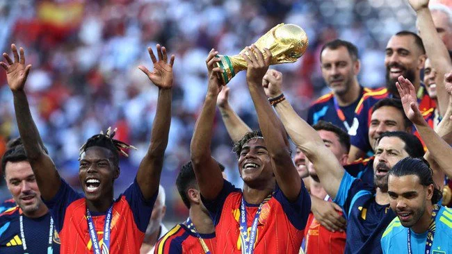 Lamine Yamal Cetak Sejarah, Remaja Pertama Juara Piala Dunia dan Euro