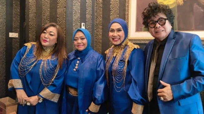 Grup vokal Lee Voice yang beranggotakan Lilis, Erny, dan Evie merilis ulang lagu "Permata Biru" yang diciptakan Ote Abadi. Lagu ini sempat dipopulerkan Nicky Astria. [Instagram]
