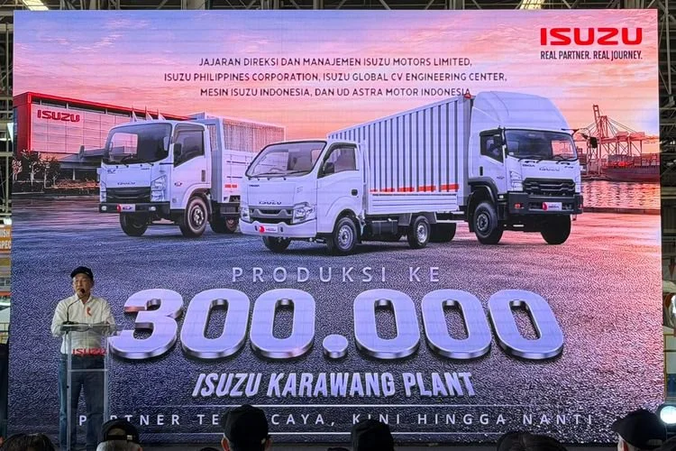 PT Isuzu Astra Motor Indonesia (IAMI) merayakan pencapaian produksi kendaraan ke-300.000 di pabrik Karawang, Jawa Barat. 