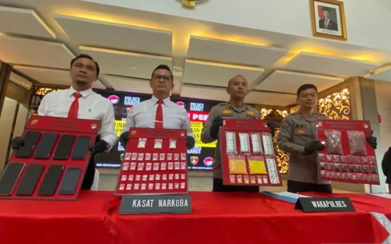 Polres Garut Menangkap 20 Tersangka Narkoba, Satu Pelaku Gunakan Gerobak Tahu Bulat sebagai Kedok