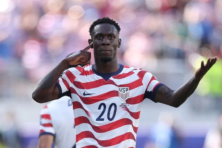 Penyerang Amerika Serikat Folarin Balogun merayakan golnya ke gawang Bosnia-Herzegovina di San Francisco Bay Stadium, dalam laga 32 besar Piala Dunia pada 1 Juli 2026.