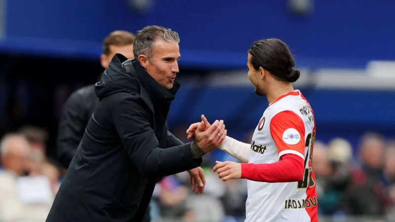 Bintang Feyenoord mengejutkan dengan kabar mendadak tentang Robin van Persie
