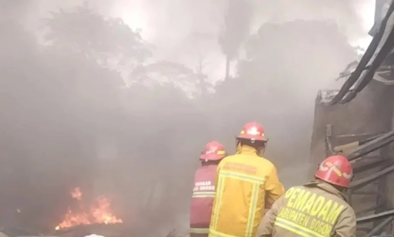 Gudang Sparepart Motor di Bogor Terbakar, Kerugian Capai Rp500 Juta
