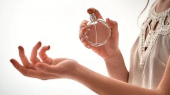 6 Cara Memakai Parfum Lokal agar Wanginya Tahan Lama dan Meninggalkan Jejak