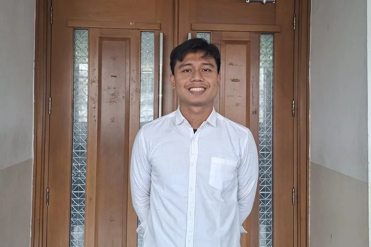 Khariq Anhar, terdakwa kasus tuduhan manipulasi informasi elektronik atau timpa teks terkait gelombang demonstrasi Agustus 2025 di Pengadilan Negeri (PN) Jakarta Pusat.