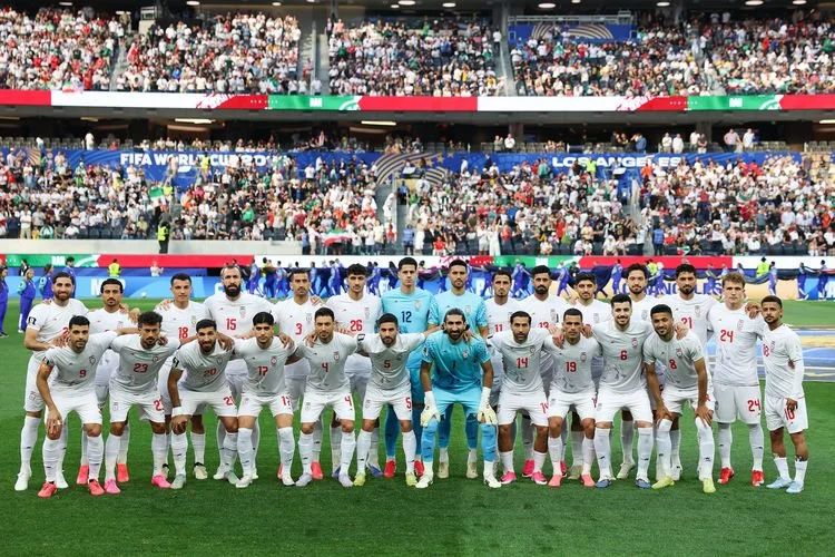 Para pemain timnas Iran berpose untuk foto grup sebelum pertandingan Grup G antara Iran dan Selandia Baru di Piala Dunia FIFA 2026 di Stadion Los Angeles di Los Angeles, Amerika Serikat, 15 Juni 2026.