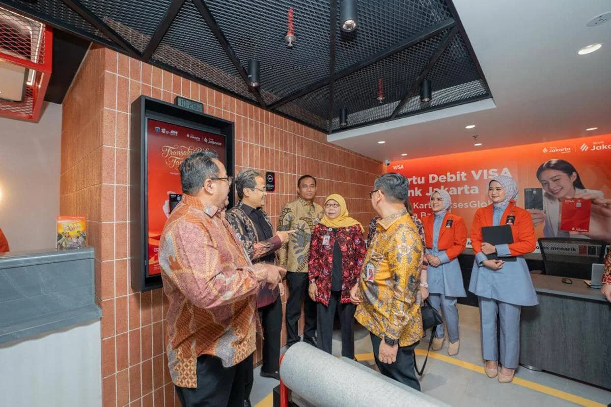 Bank Jakarta terus memperkuat transformasi layanan perbankannya dengan menghadirkan konsep New Look Branch. 