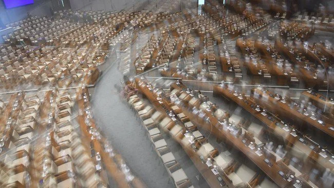 DPR Paripurna Penutupan Masa Sidang, Hampir Separuh Anggota Absen